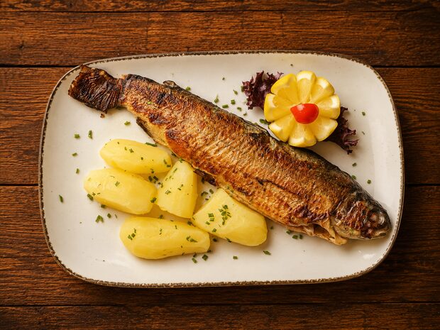 Forelle Müllerin mit Salzkartoffeln im Restaurant Im Grünen Winkel in Werne