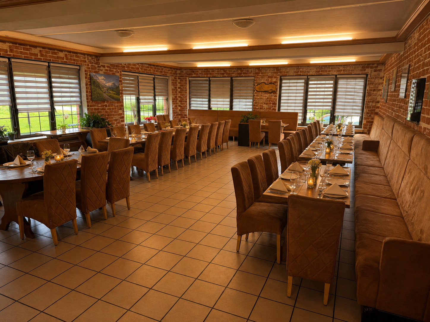 Eingedeckter Partyraum im Restaurant Im Grünen Winkel für Feiern und Gesellschaften bis 80 Personen